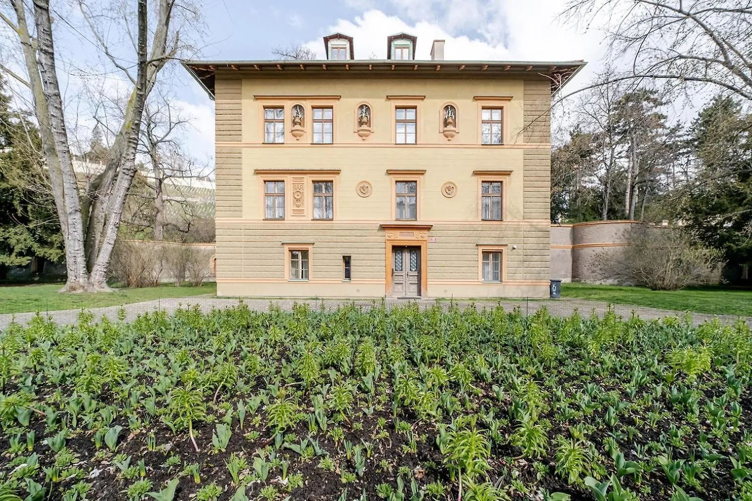 Ferienwohnung Blueground Vrsovice Furnished Dining Area Prg-13 Prag Apartment
